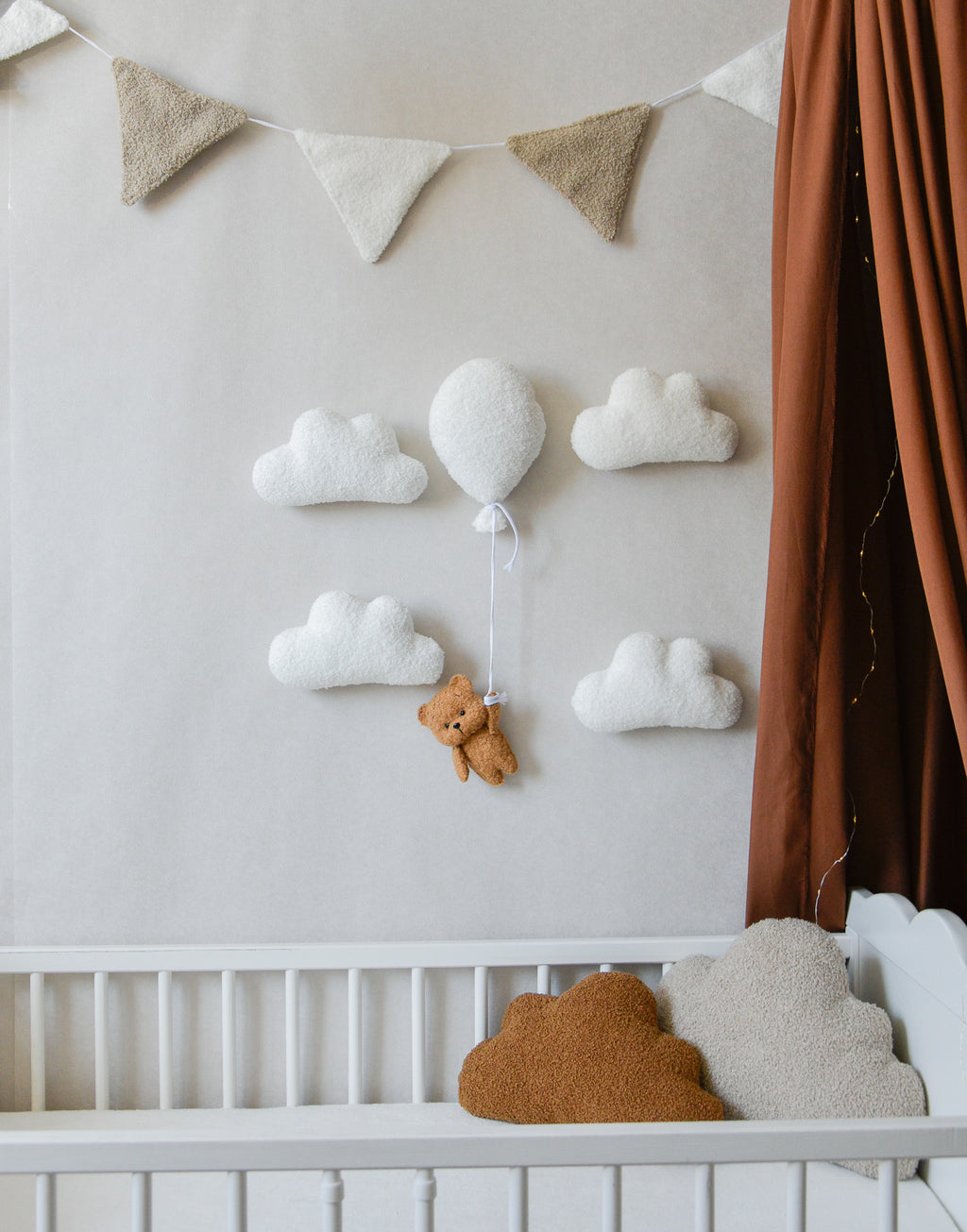 Teddy Bear Hanging from Balloon Wall Decor set