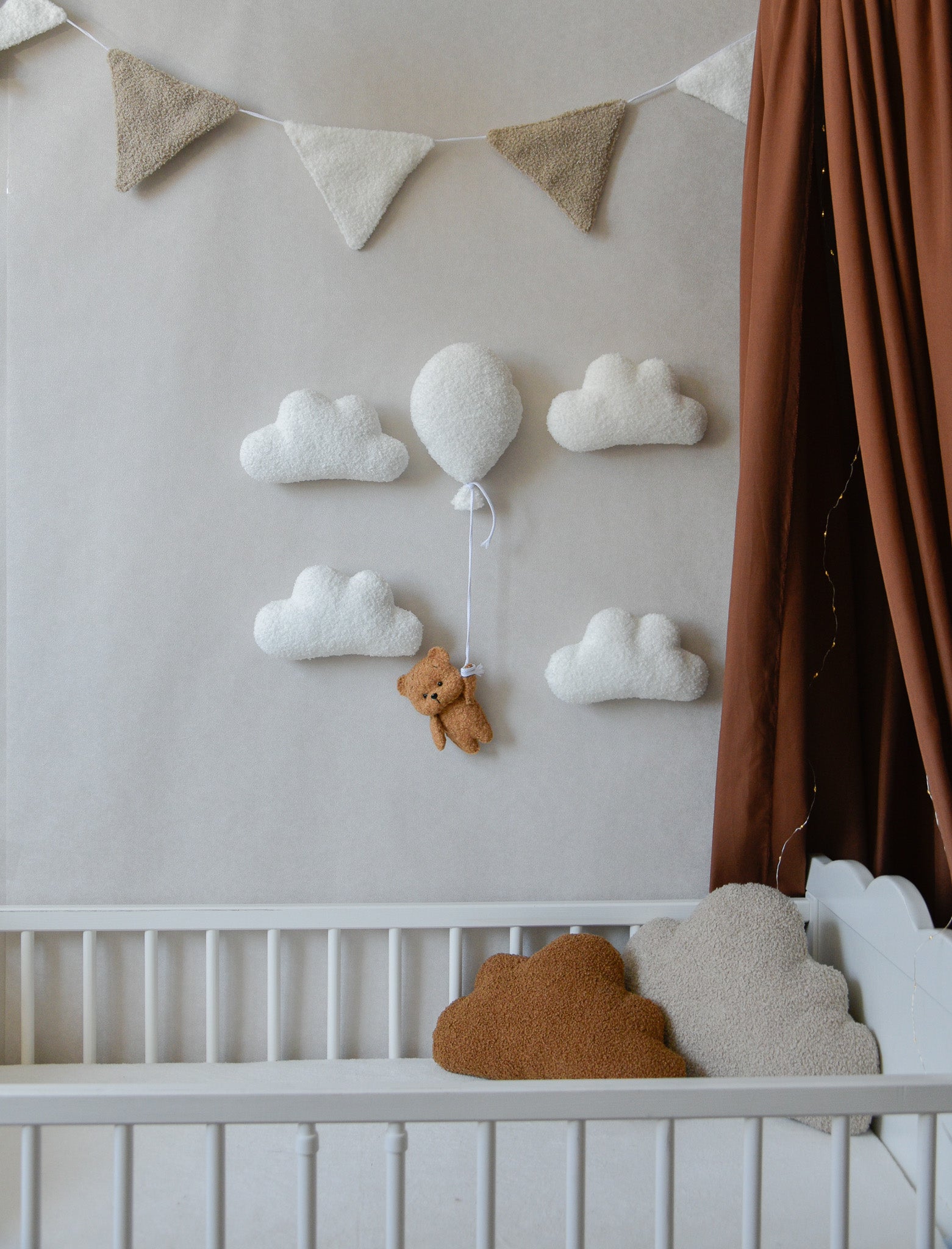 Teddy Bear Hanging from Balloon Wall Decor set