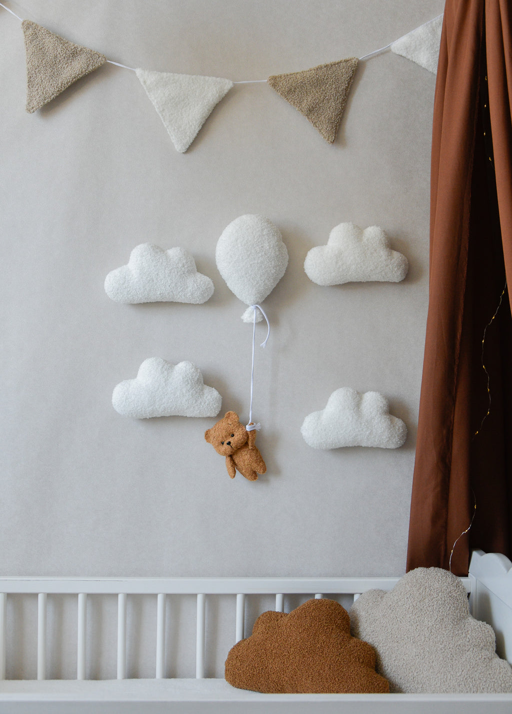 Teddy Bear Hanging from Balloon Wall Decor set