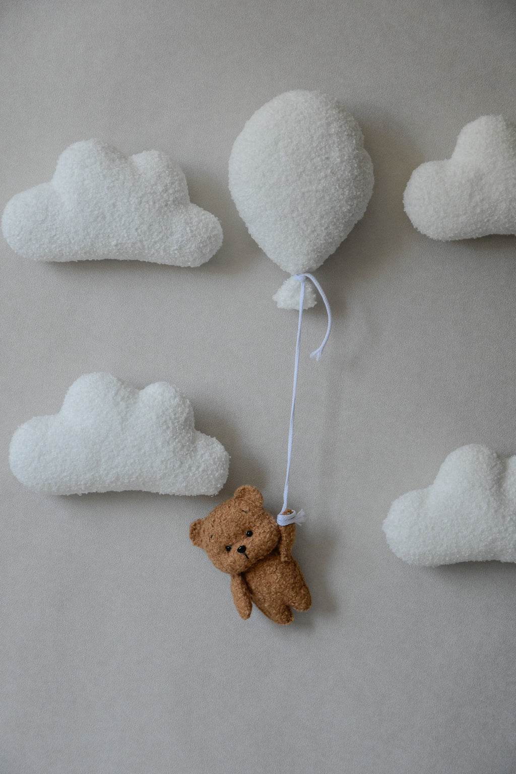 Teddy Bear Hanging from Balloon Wall Decor set