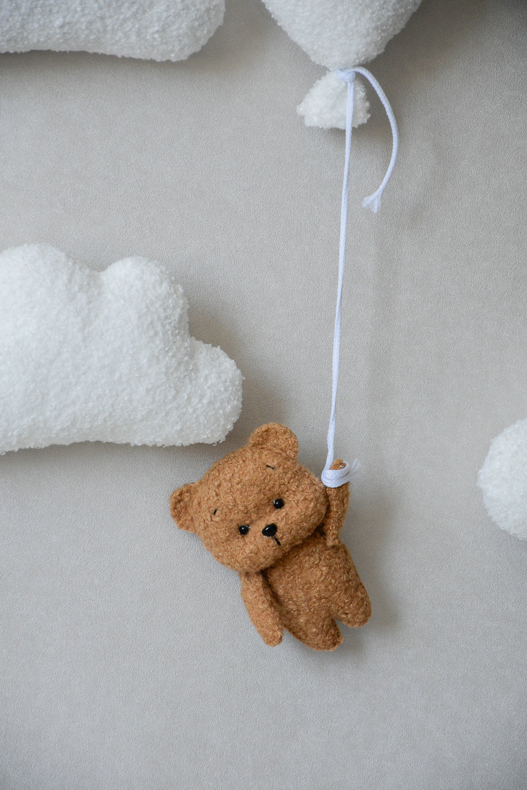 Teddy Bear Hanging from Balloon Wall Decor set