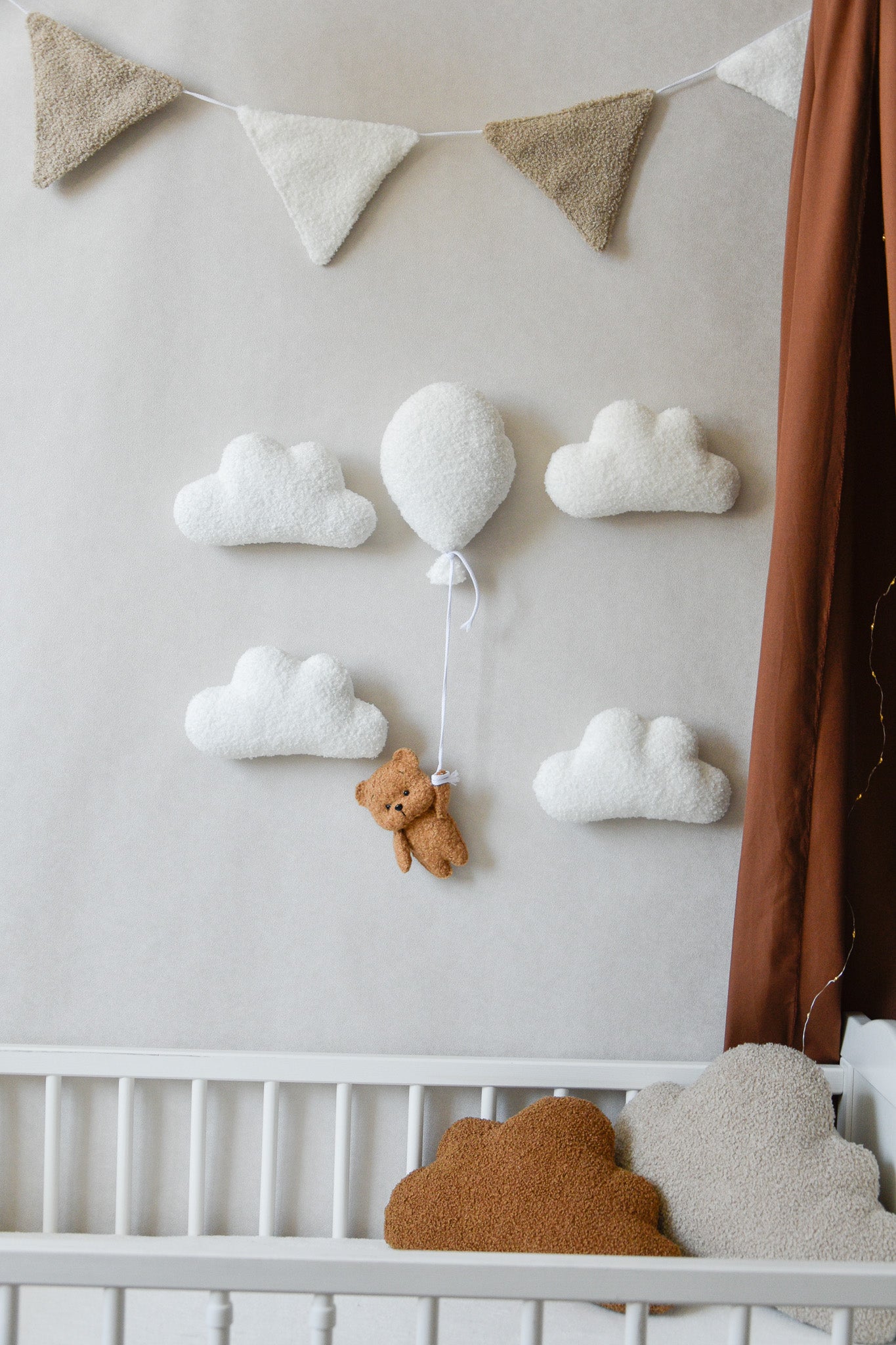 Teddy Bear Hanging from Balloon Wall Decor set