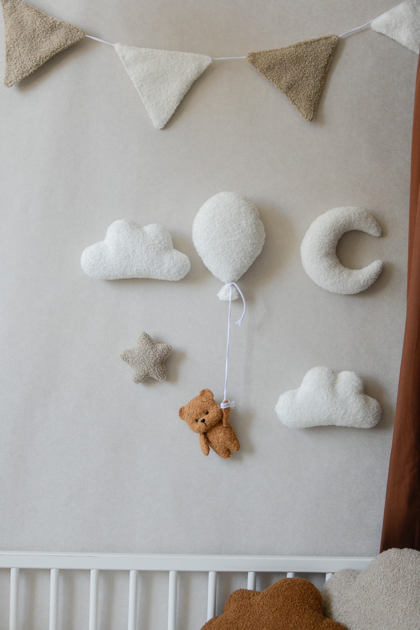 Teddy Bear Hanging from Balloon Wall Decor set
