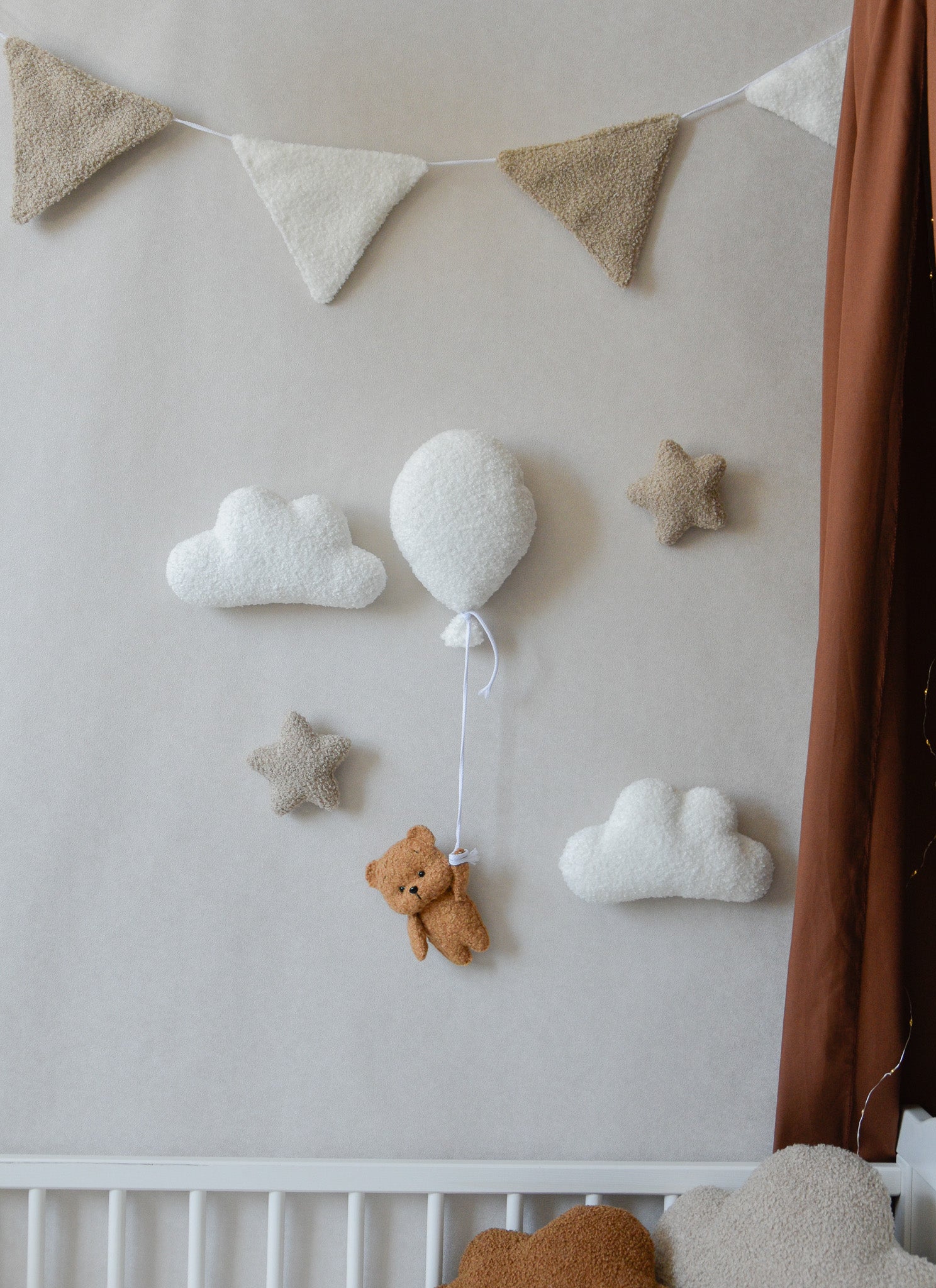 Teddy Bear Hanging from Balloon Wall Decor set
