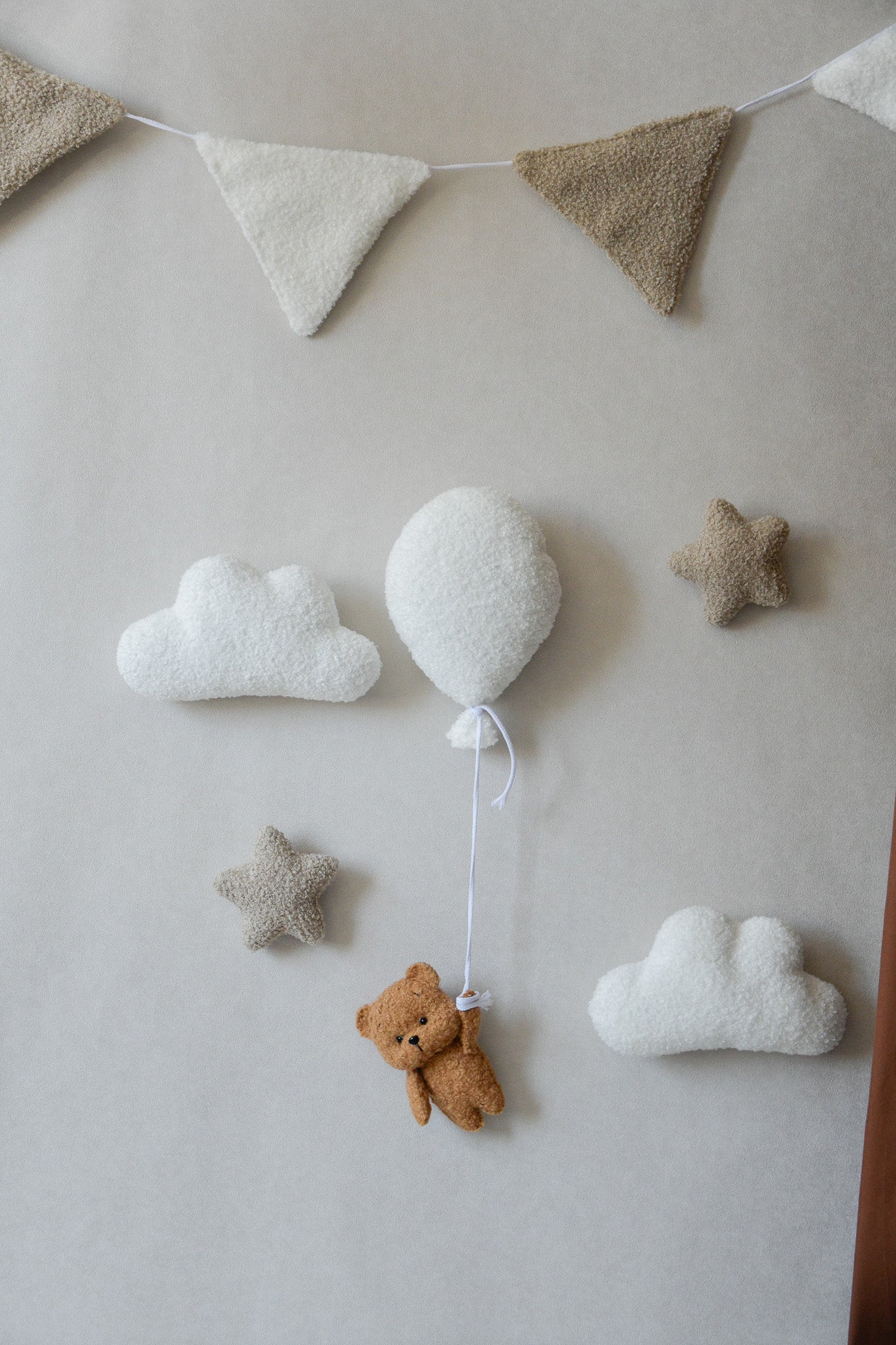 Teddy Bear Hanging from Balloon Wall Decor set