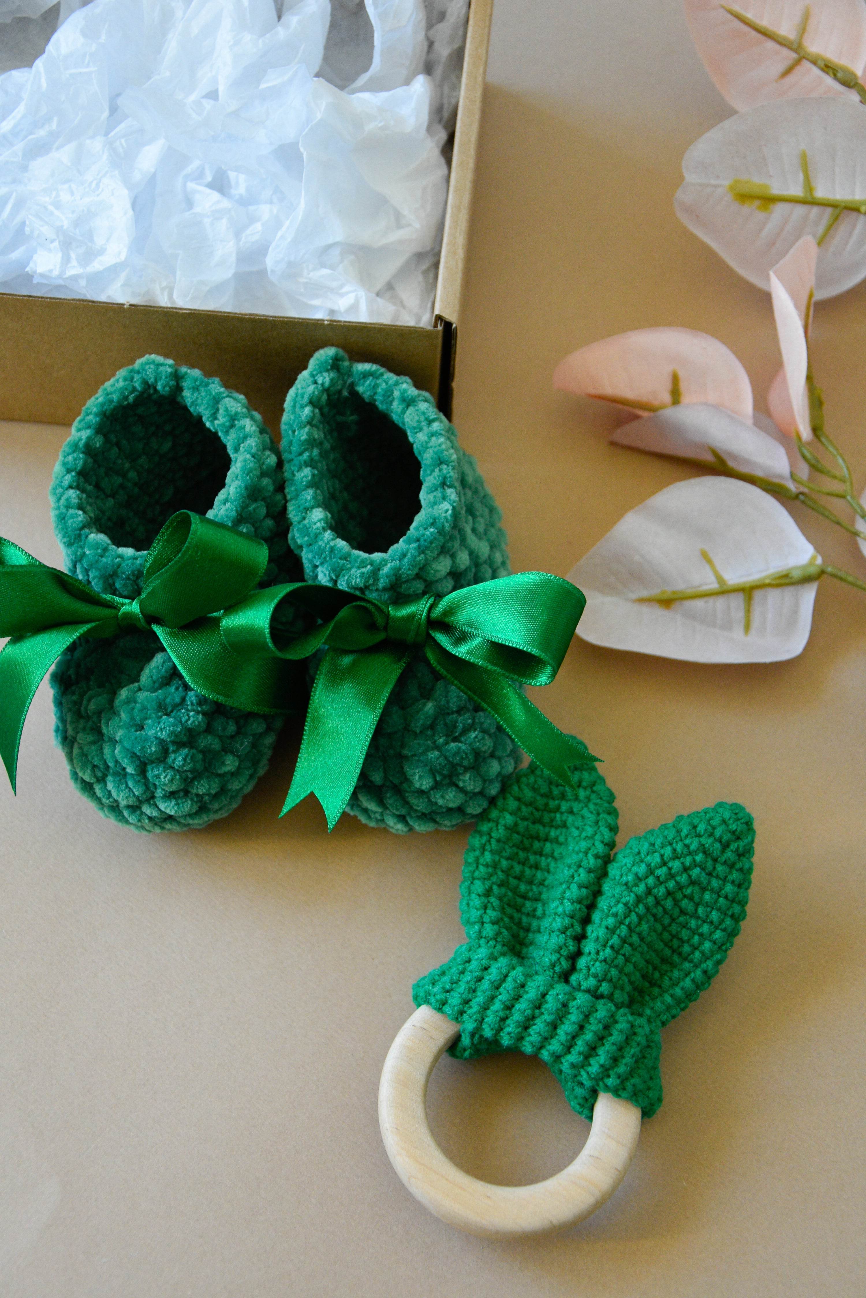 Baby Gift Box With Boots & Teether - Minidreams Decor