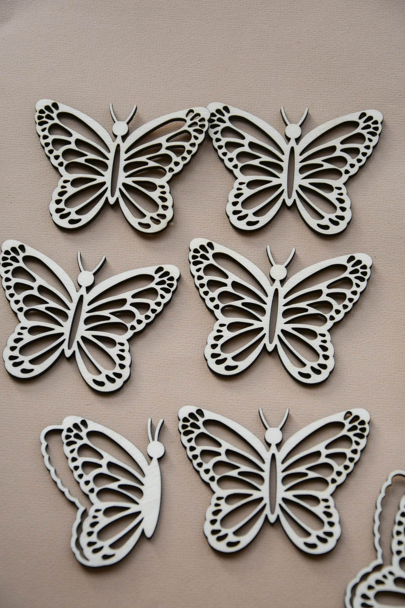 DIY Make your own butterflies baby mobile - Minidreams Decor