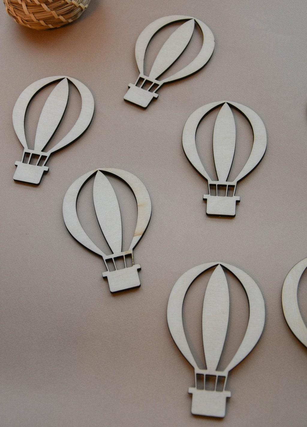 DIY Make your own air balloons baby mobile - Minidreams Decor