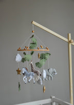 Safari mobile with felt, giraffe, lion, zebra, elephant, star and clouds - Minidreams Decor