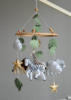 Safari mobile with felt, giraffe, lion, zebra, elephant, star and clouds - Minidreams Decor